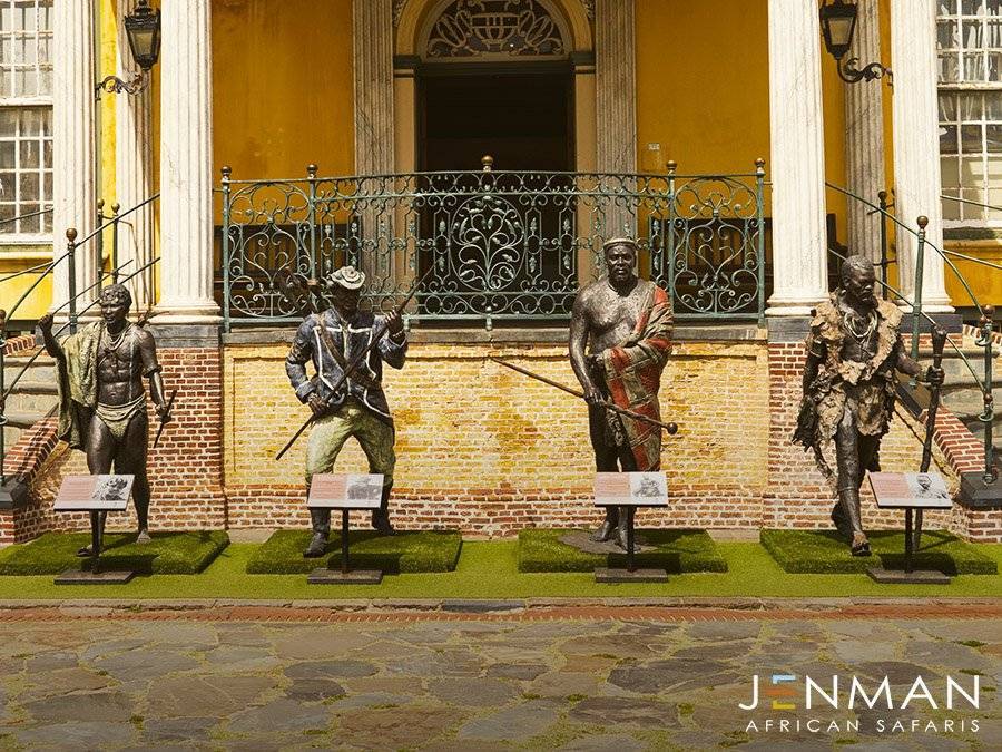 The four bronze Kings of the Castle statues facing the De Kat Balcony